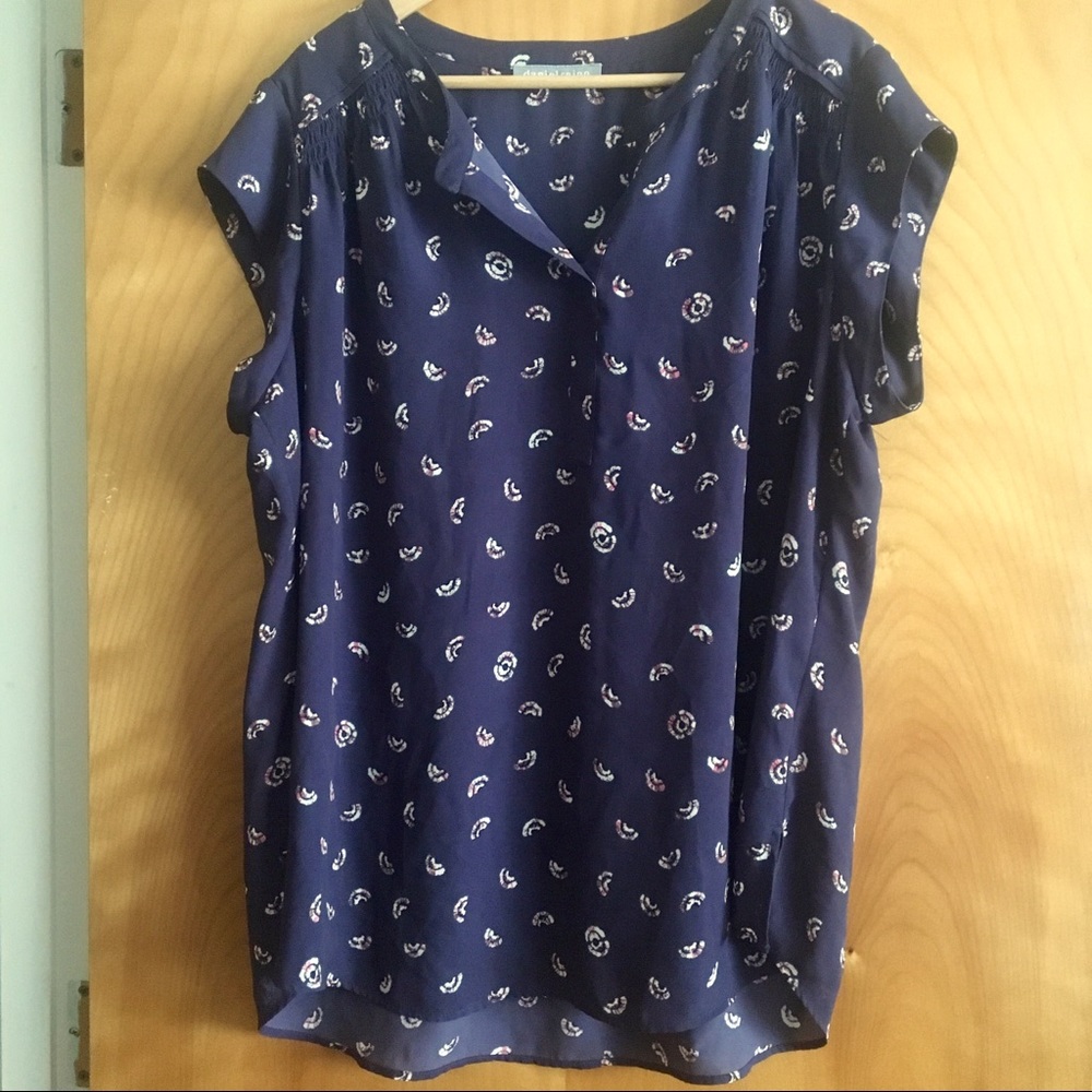 Daniel Rainn ☔️ 2x Cropped Sleeve Top (StitchFix)